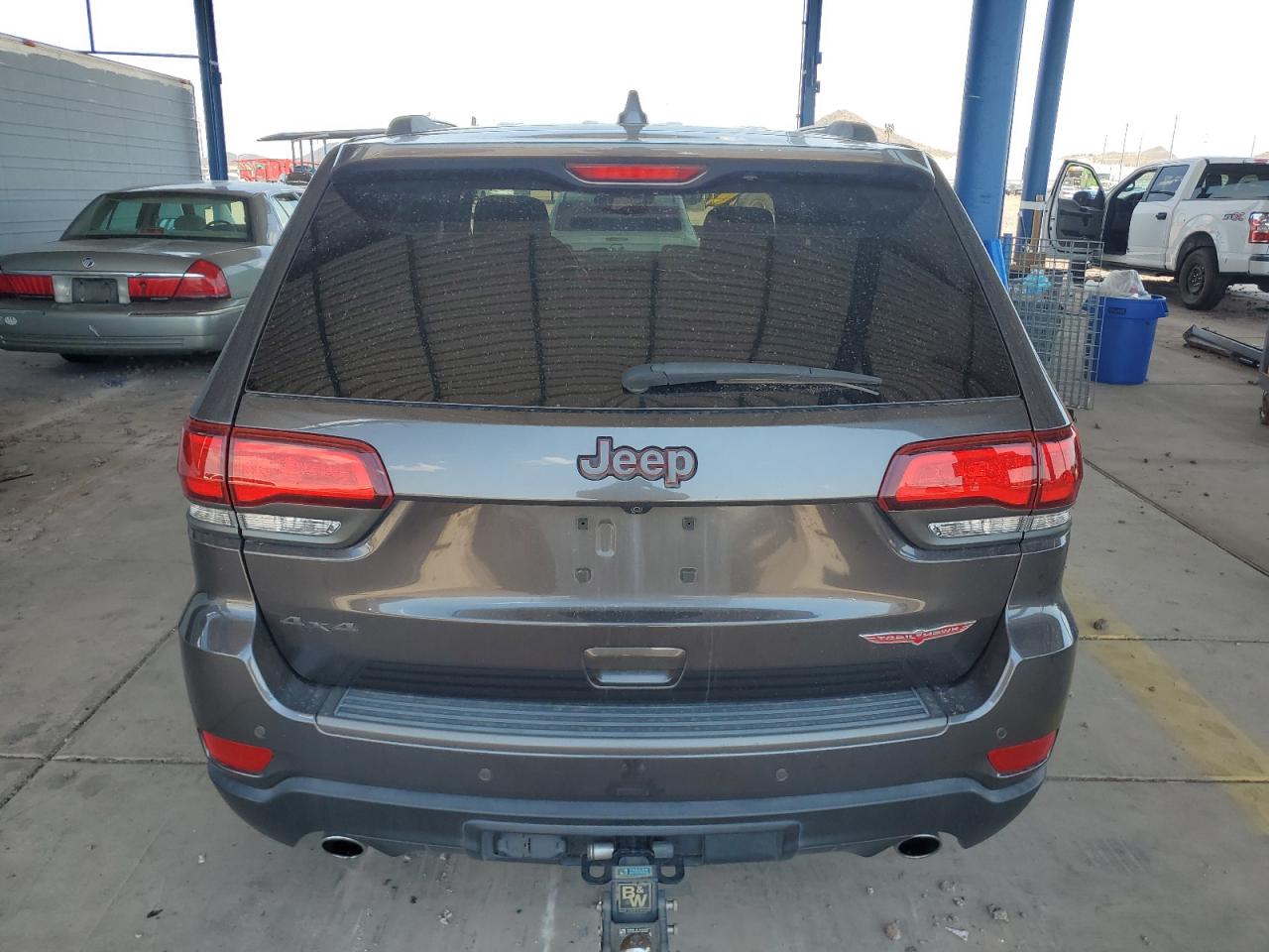 1C4RJFLT8JC318669 2018 Jeep Grand Cherokee Trailhawk