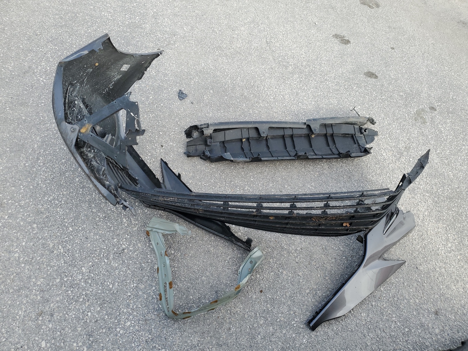 2021 Toyota Camry Le vin: 4T1C11AKXMU428684