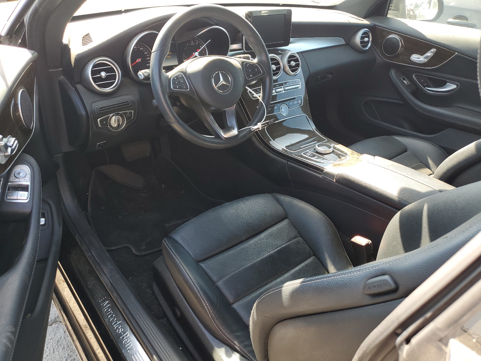 WDDWJ4JB2JF648314 2018 Mercedes-Benz C 300