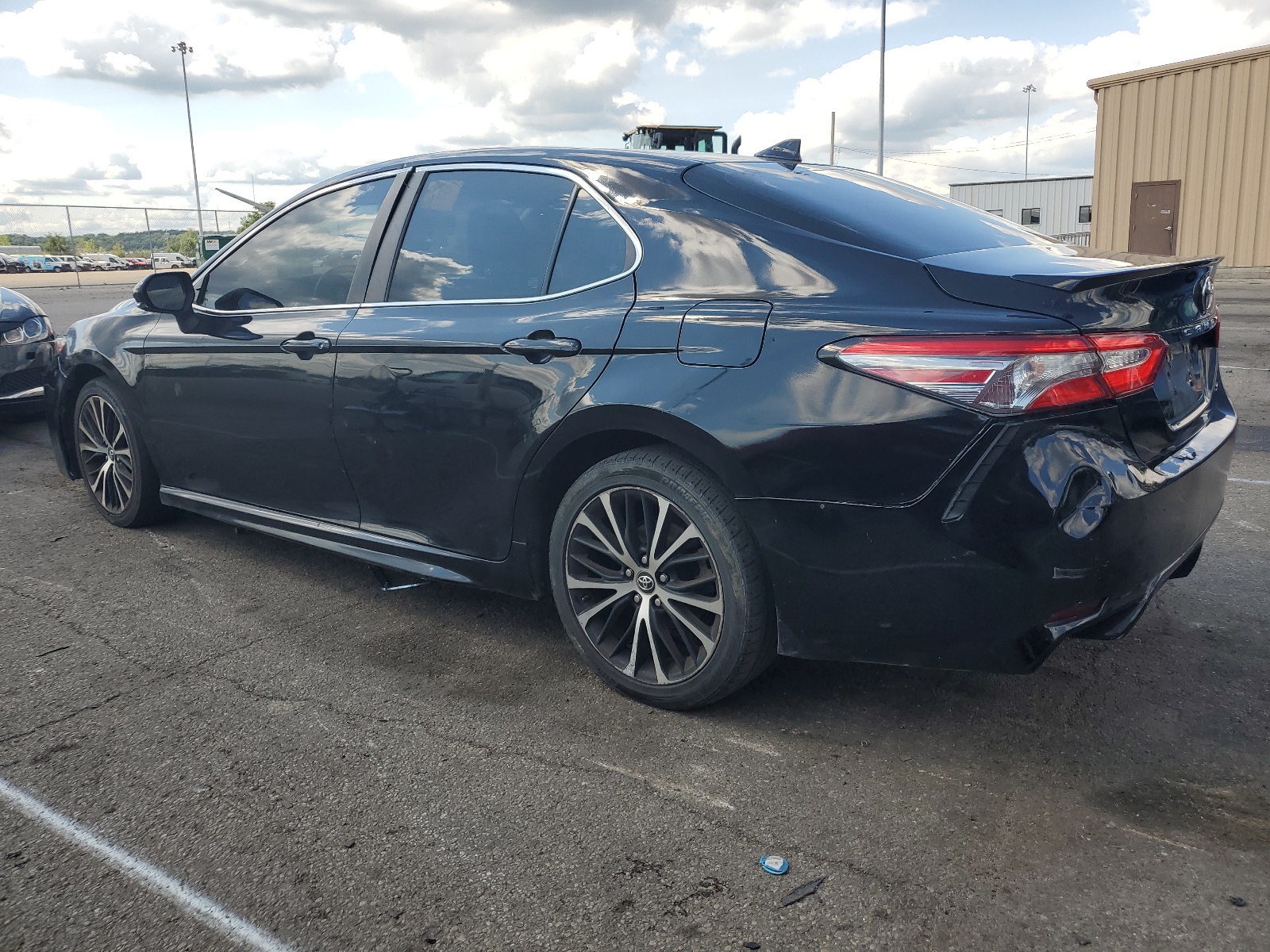 2019 Toyota Camry L vin: 4T1B11HK7KU775419