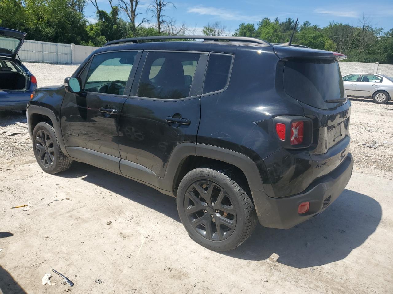 ZACNJDE13NPN99342 2022 JEEP RENEGADE - Image 2