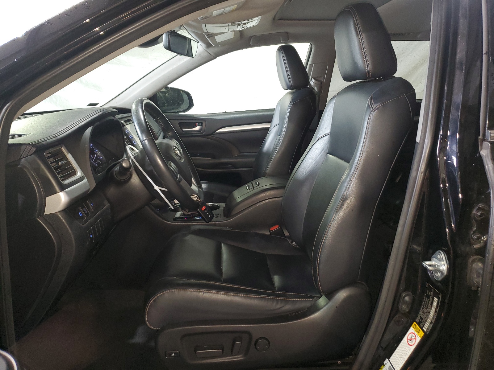 5TDJZRFH3JS544695 2018 Toyota Highlander Se