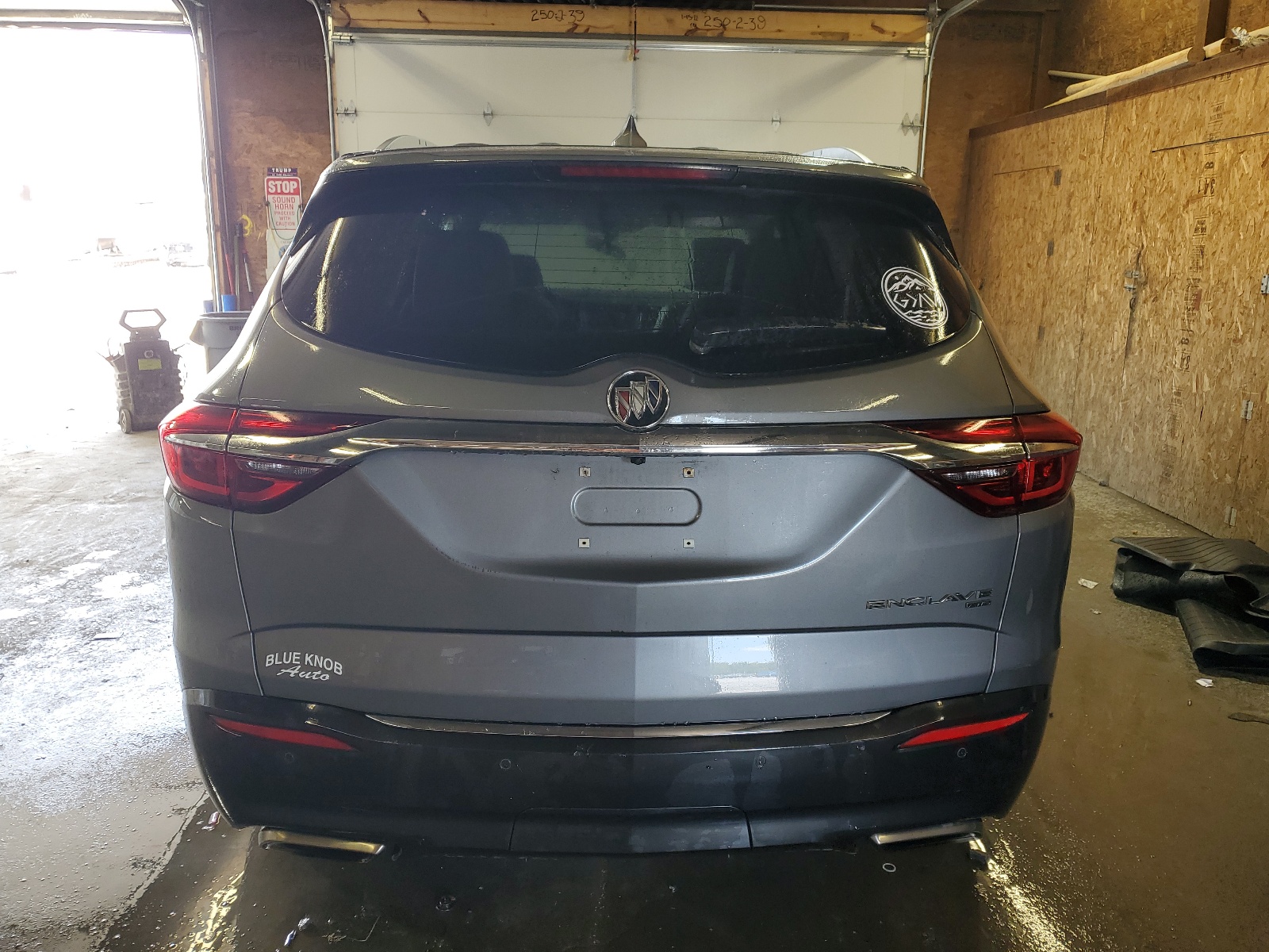 5GAEVAKWXKJ290695 2019 Buick Enclave Essence