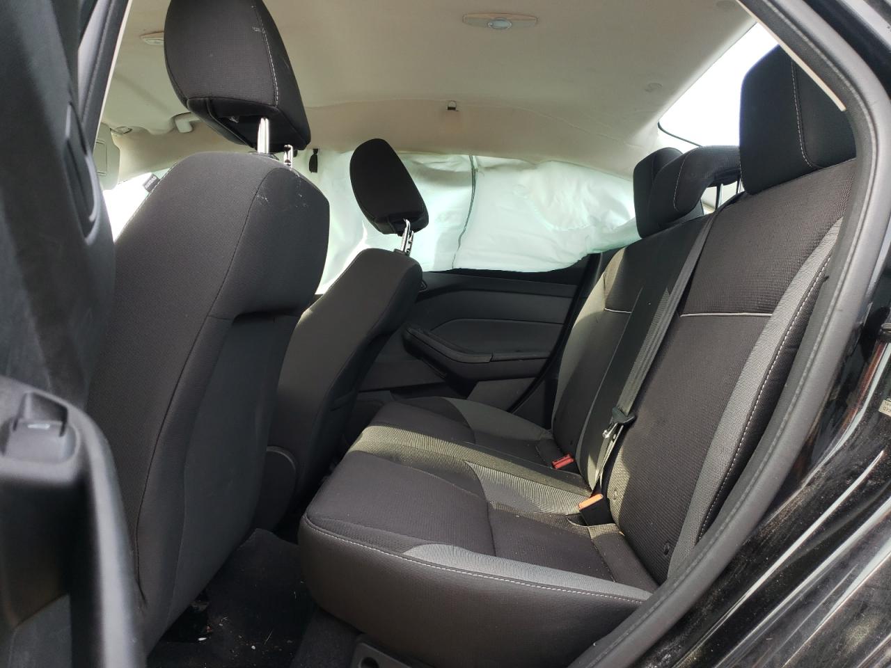 1FAHP3F28CL398480 2012 Ford Focus Se