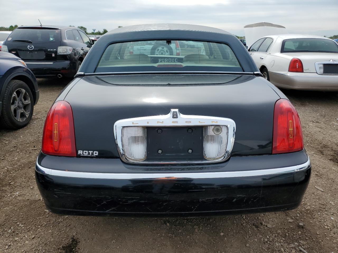 1LNFM83W9WY725793 1998 Lincoln Town Car Cartier