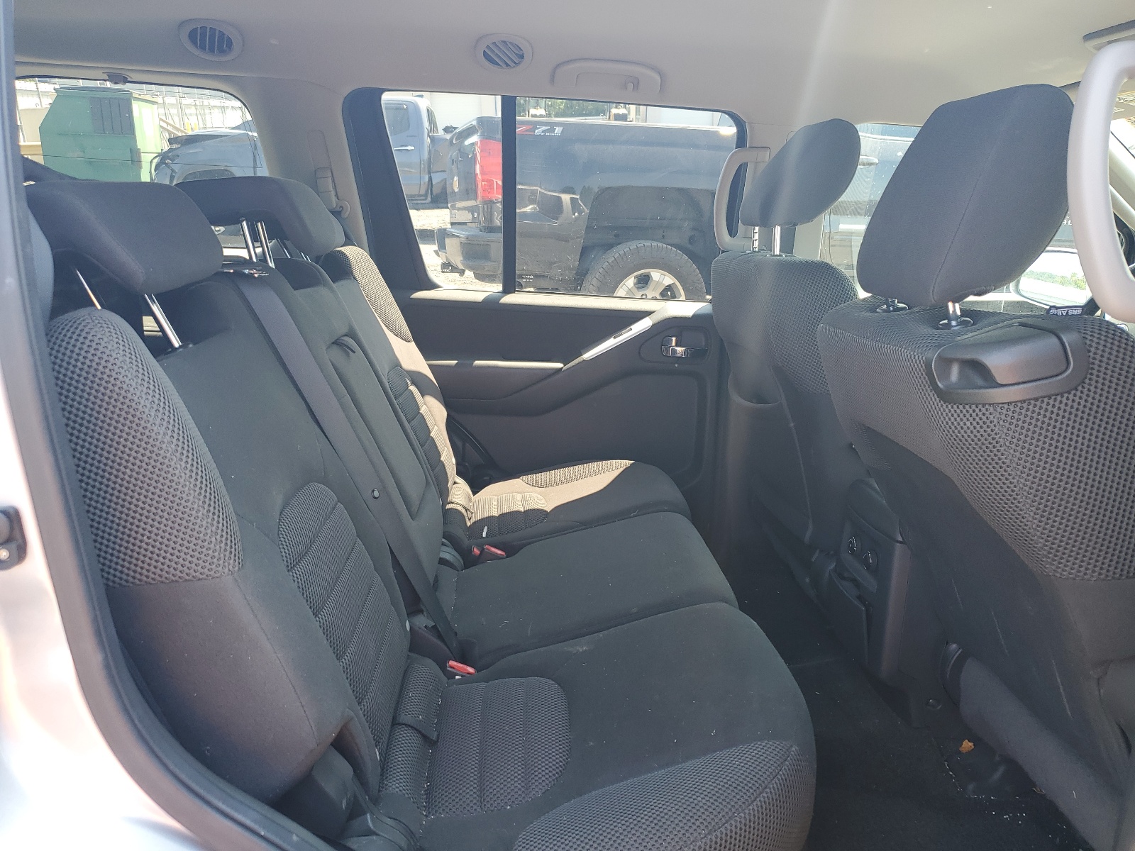 5N1AR1NB7BC633733 2011 Nissan Pathfinder S