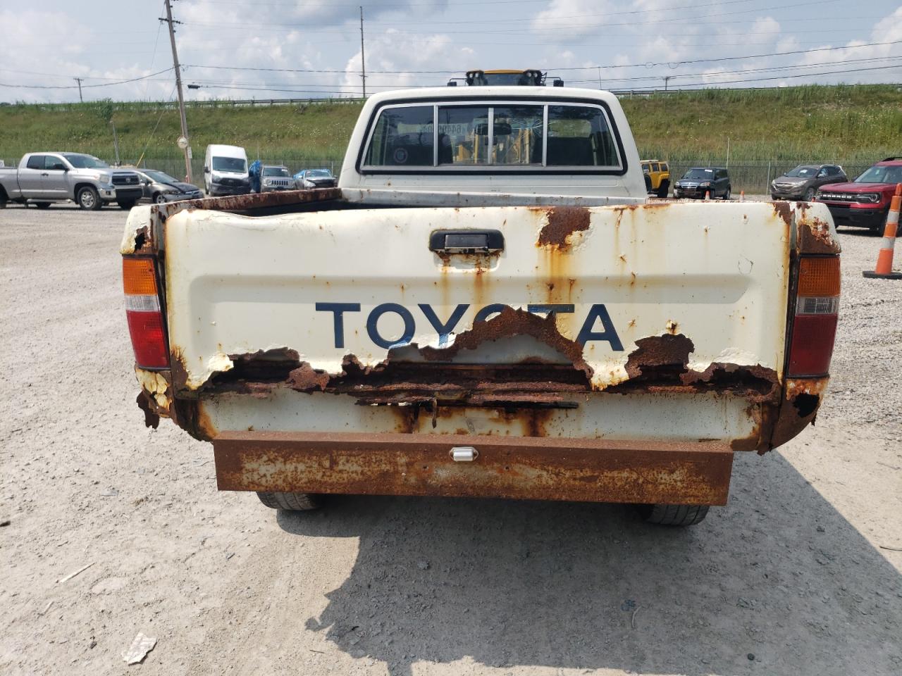 1992 Toyota Pickup 1/2 Ton Short Wheelbase Dlx VIN: JT4RN01P4N0031215 Lot: 64406004