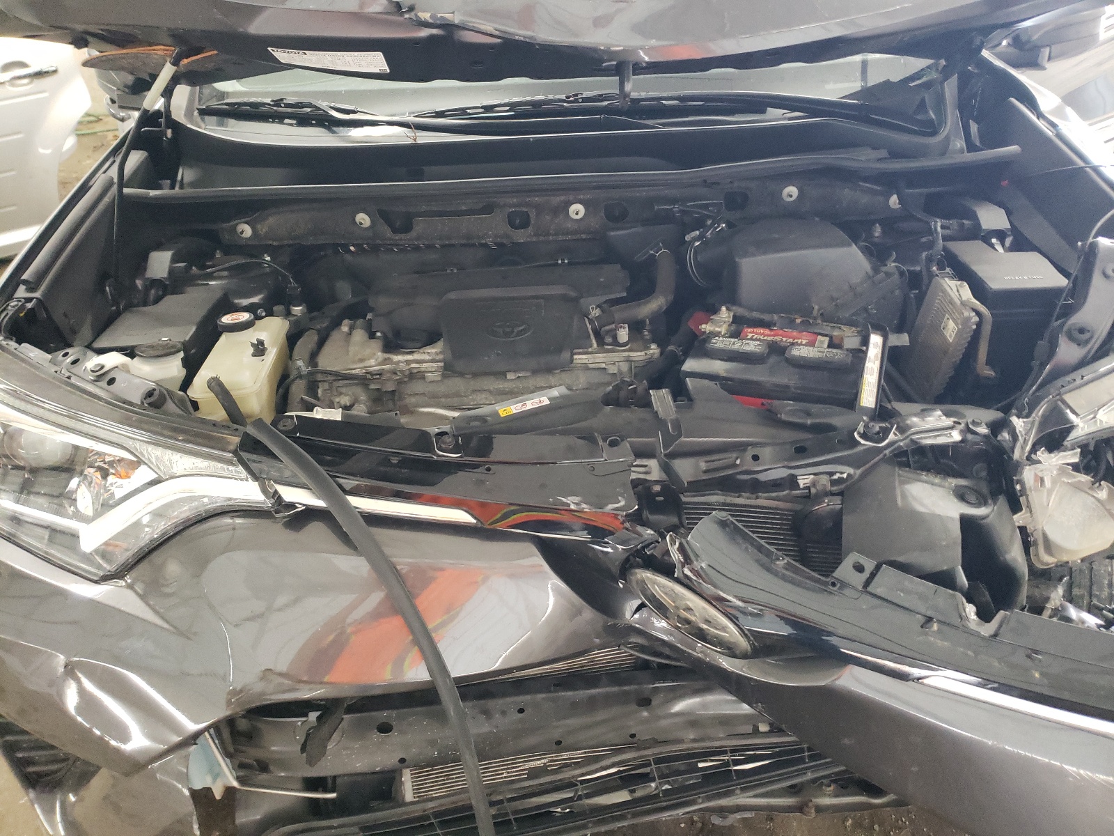 JTMBFREVXJJ182124 2018 Toyota Rav4 Le