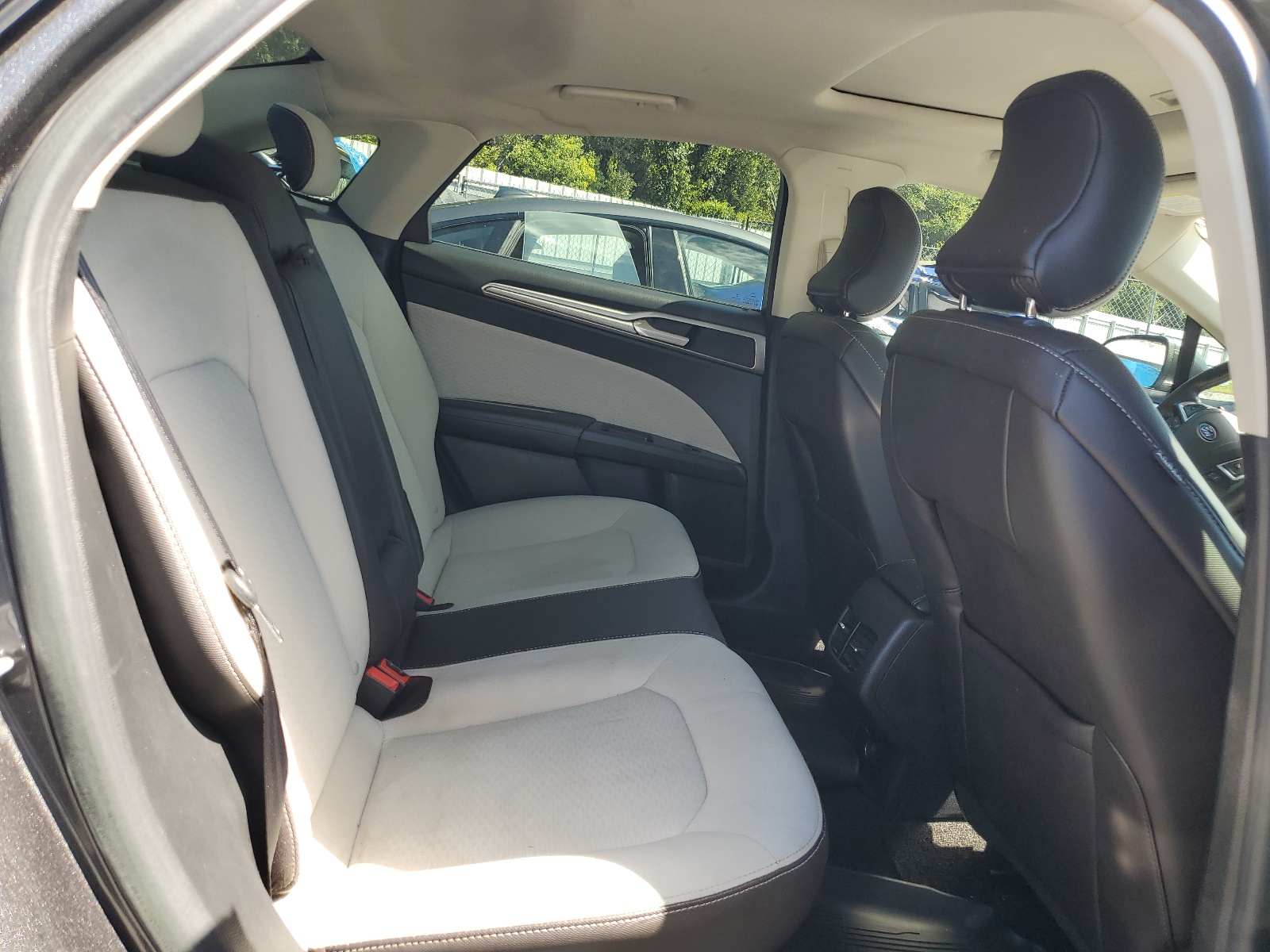 3FA6P0HD7KR161662 2019 Ford Fusion Se