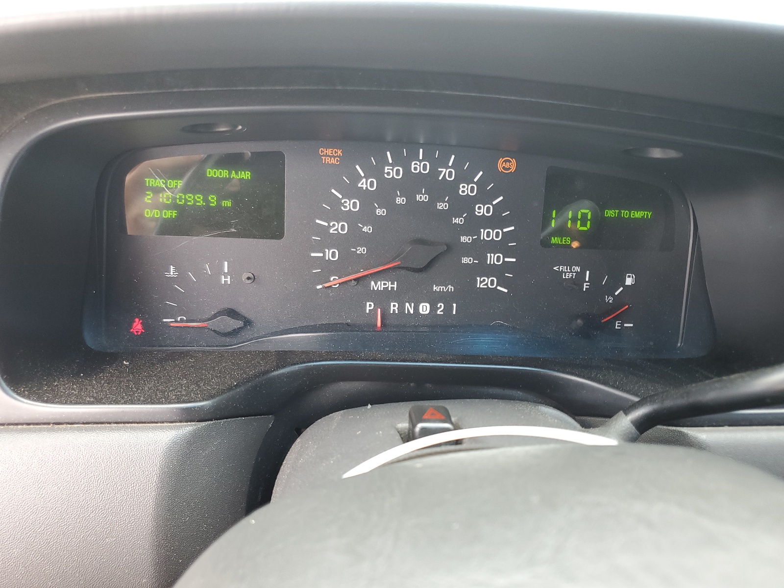 1LNFM82W8WY644303 1998 Lincoln Town Car Signature