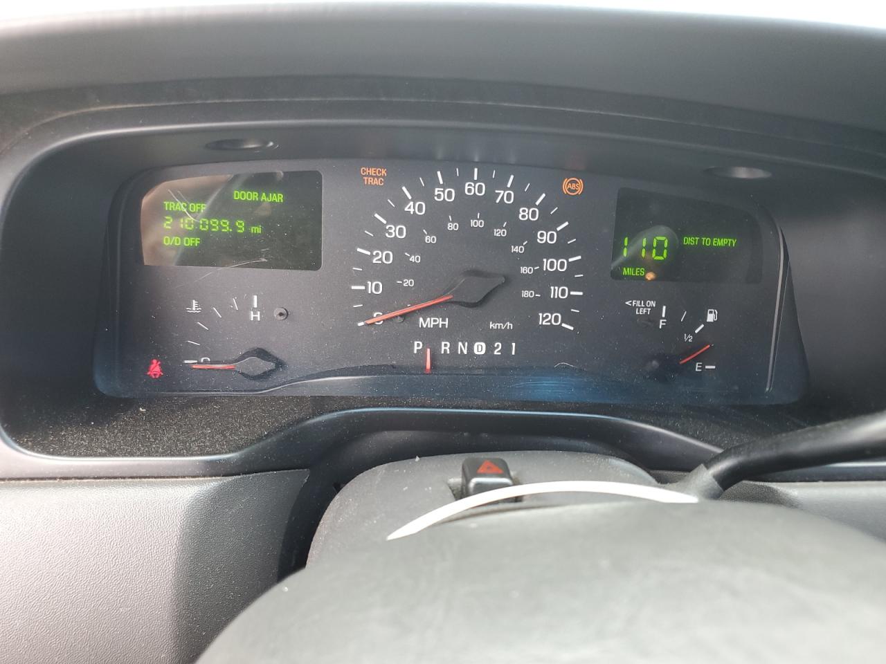 1998 Lincoln Town Car Signature VIN: 1LNFM82W8WY644303 Lot: 64262394