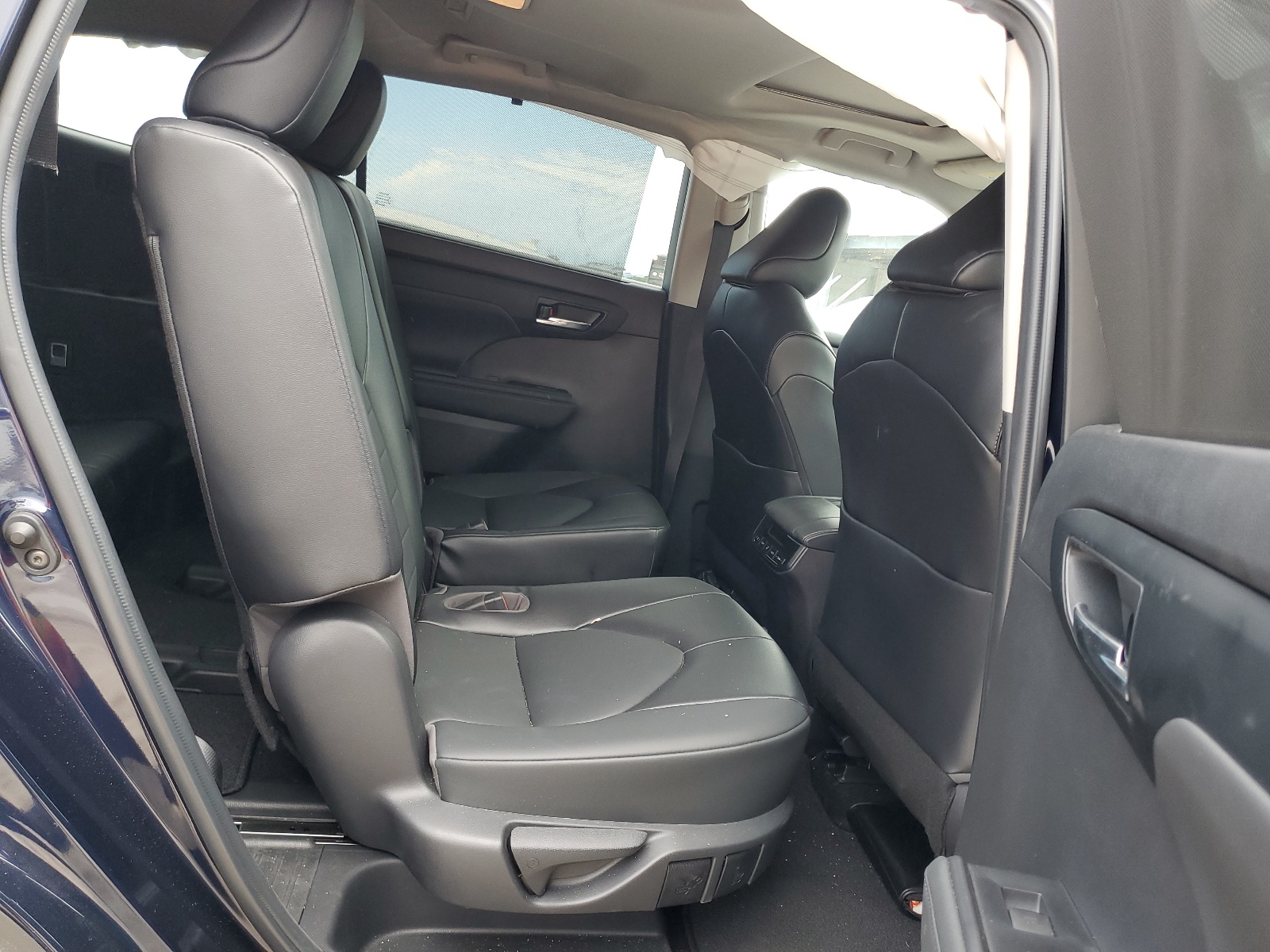 5TDGZRAH2NS102952 2022 Toyota Highlander Xle