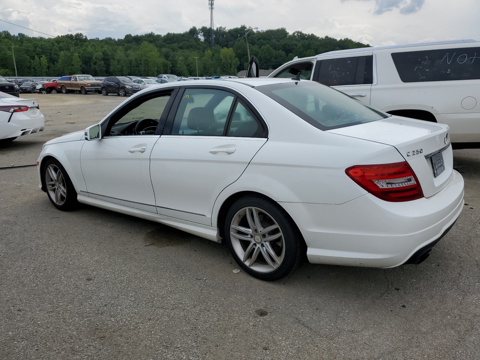 2013 Mercedes-Benz C 250 vin: WDDGF4HBXDR250783