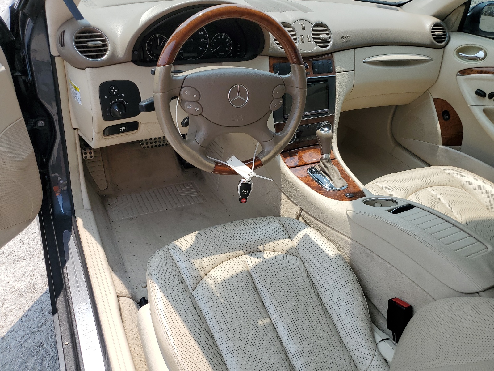 WDBTJ72H79F263939 2009 Mercedes-Benz Clk 550