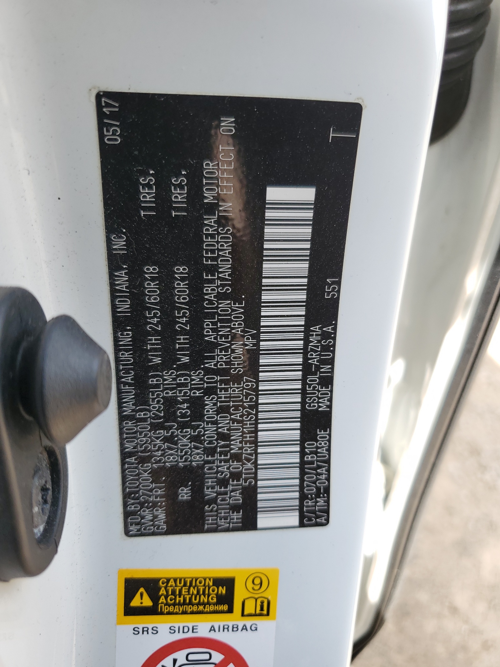 5TDKZRFH1HS215797 2017 Toyota Highlander Se