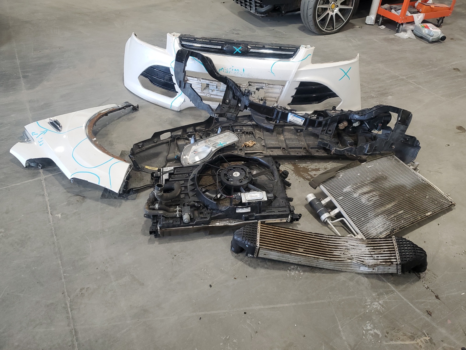 1FMCU0J92GUB87884 2016 Ford Escape Titanium