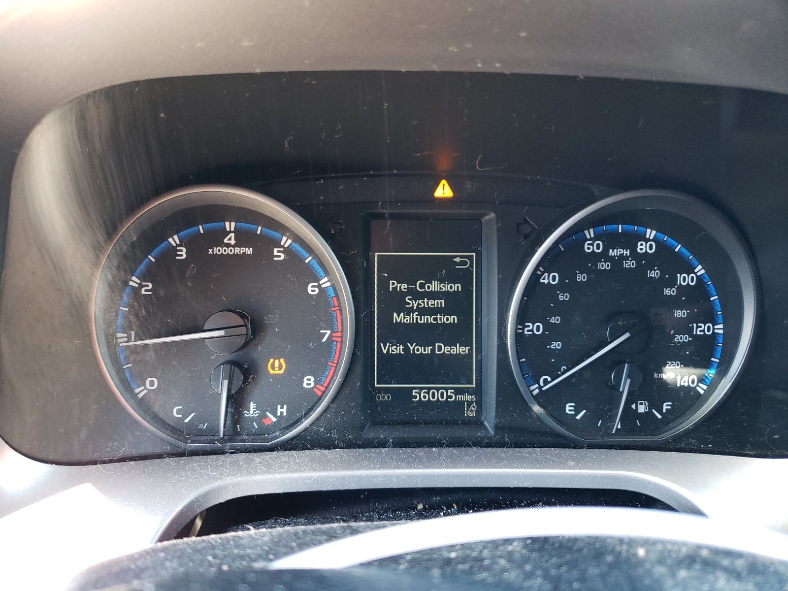 JTMBFREV0HJ705810 2017 Toyota Rav4 Le