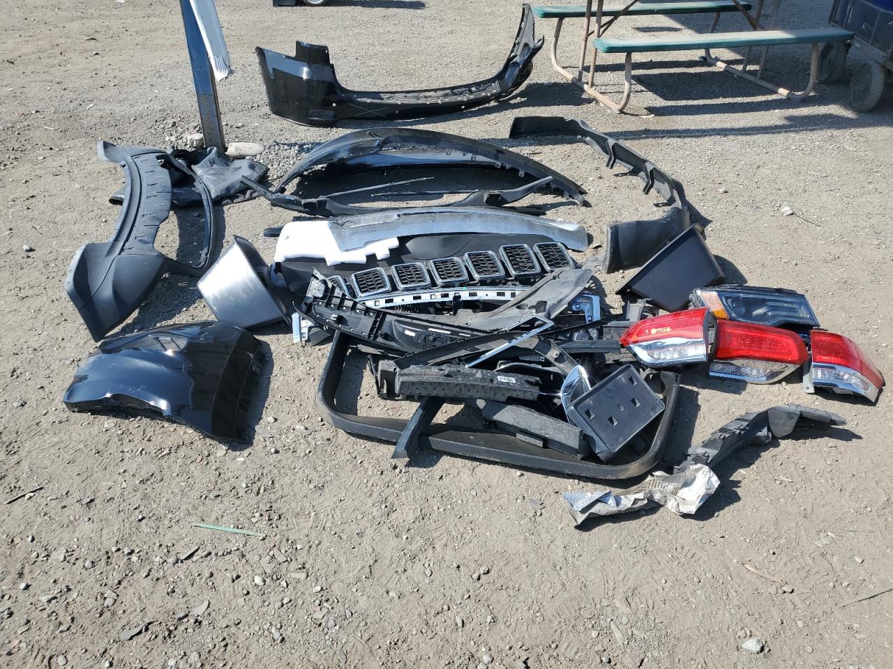 2018 Jeep Grand Cherokee Limited VIN: 1C4RJEBG2JC132060 Lot: 63679644