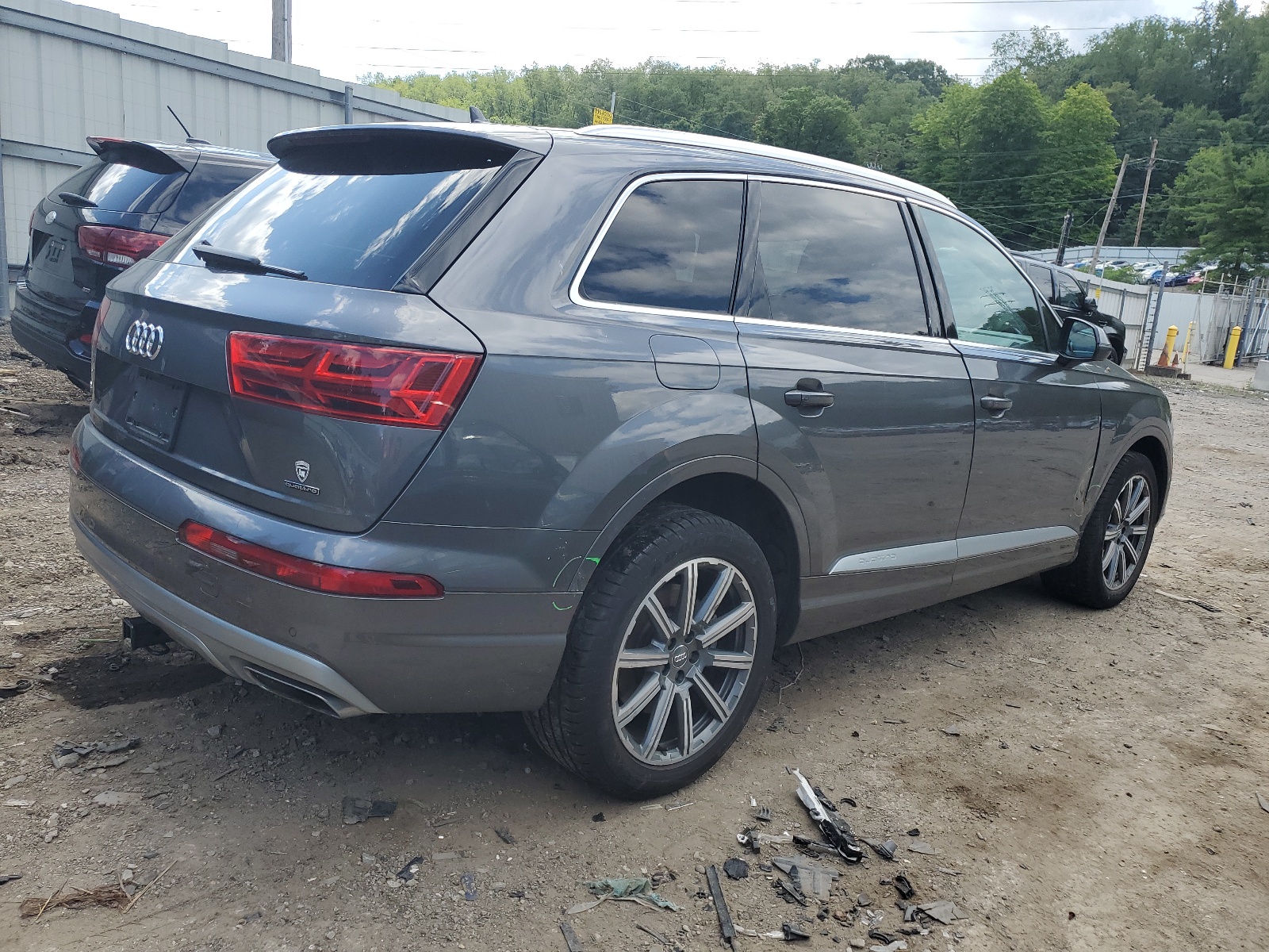 WA1LHAF73JD047835 2018 Audi Q7 Premium Plus