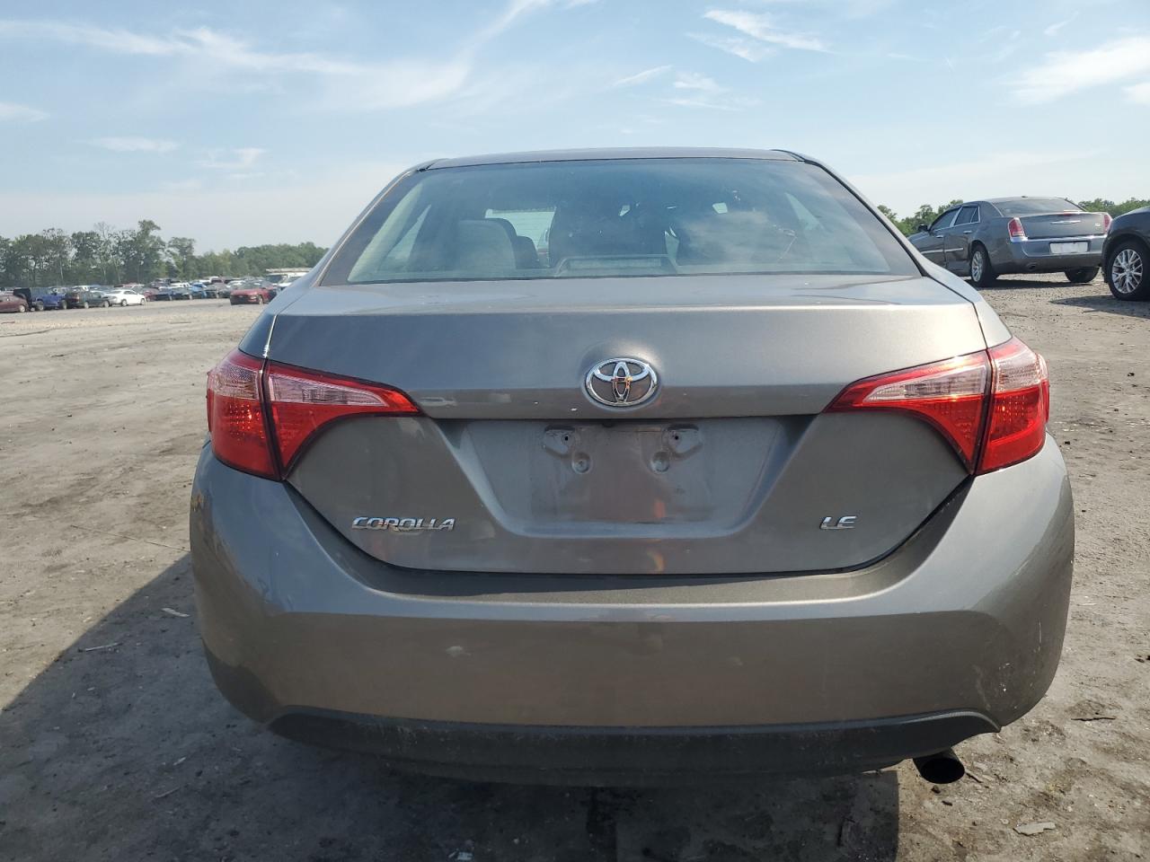 2018 Toyota Corolla L VIN: 2T1BURHE1JC009198 Lot: 62316774