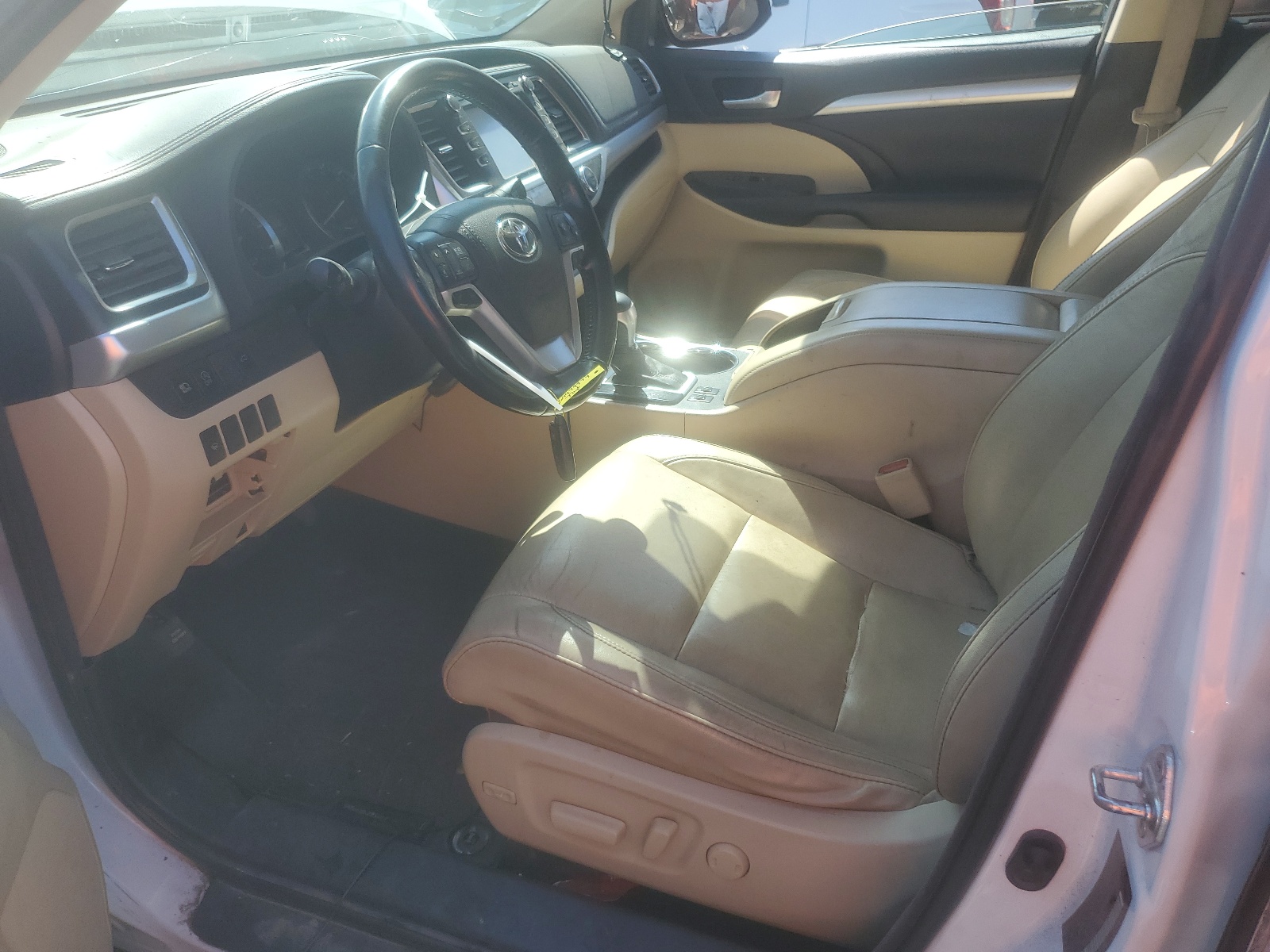 5TDKZRFH9JS535066 2018 Toyota Highlander Se