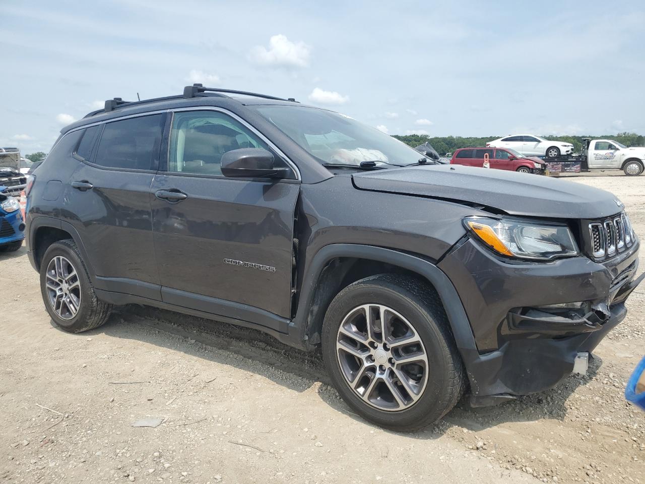 VIN 3C4NJDBB8HT632106 2017 JEEP COMPASS no.4