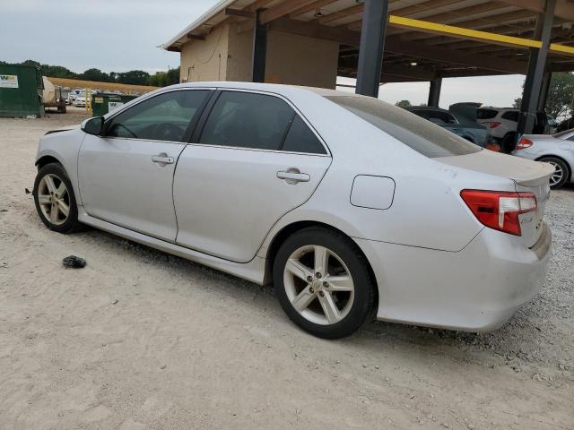 Sedans TOYOTA CAMRY 2013 Srebrny
