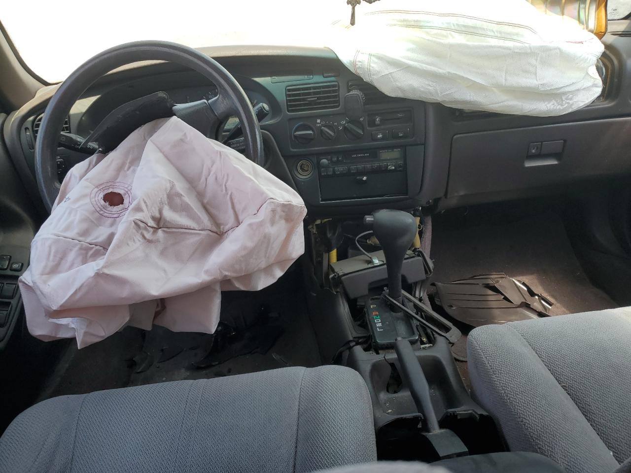 1995 Toyota Camry Le VIN: 4T1SK12EXSU572668 Lot: 56167334