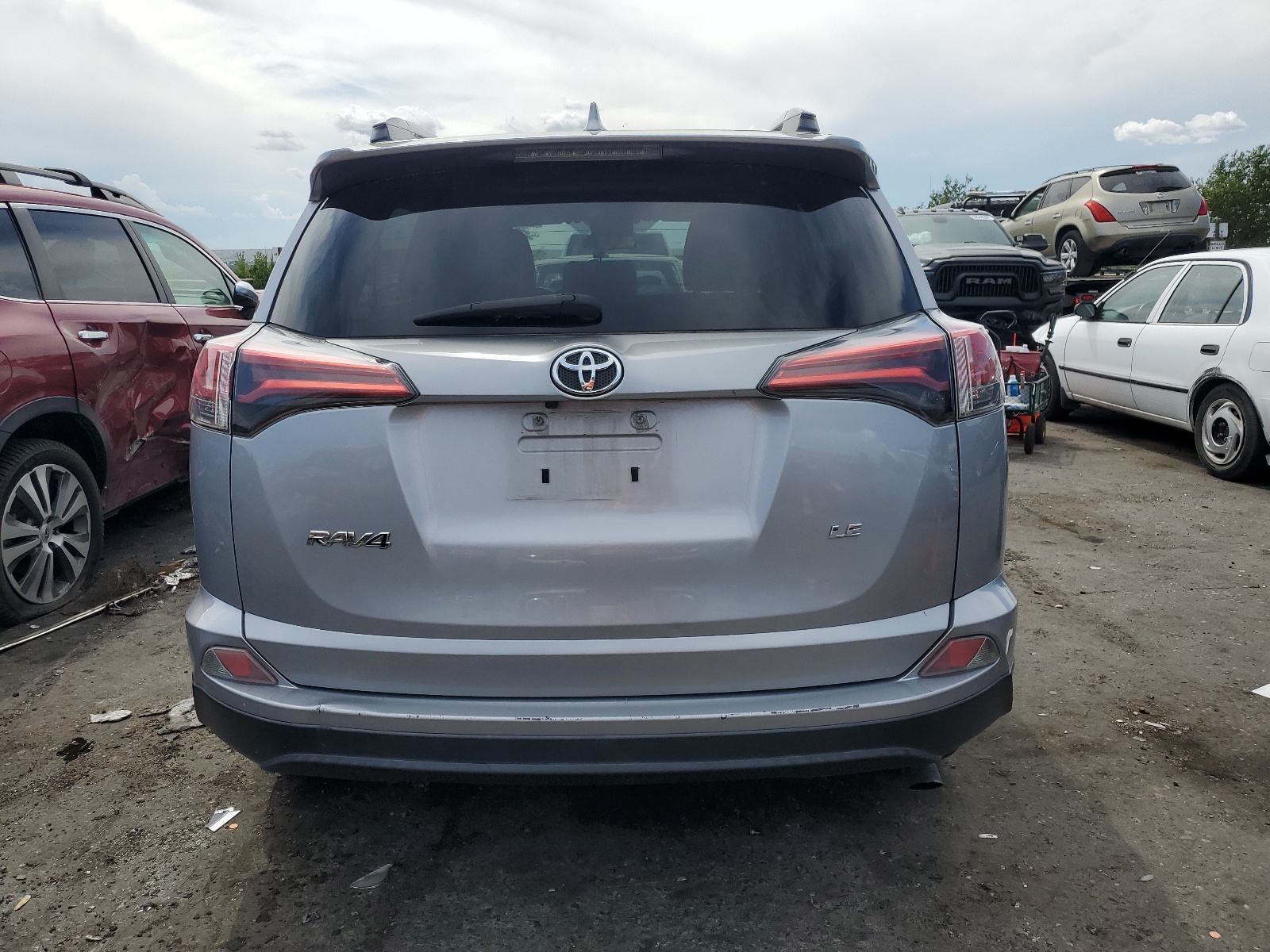 2T3ZFREV3HW395068 2017 Toyota Rav4 Le