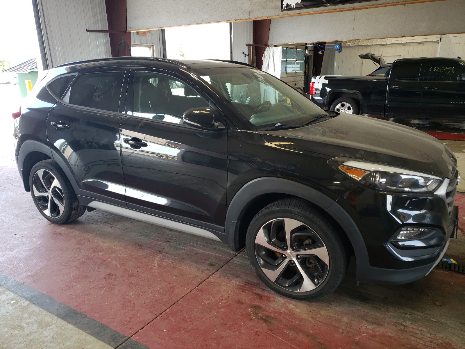 2018 Hyundai Tucson Value vin: KM8J3CA2XJU758236