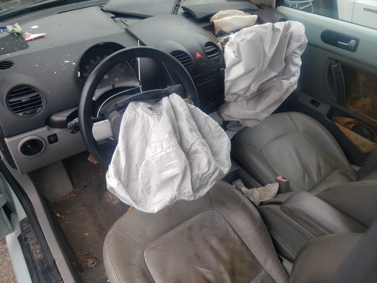 2005 Volkswagen Beetle - Image 8