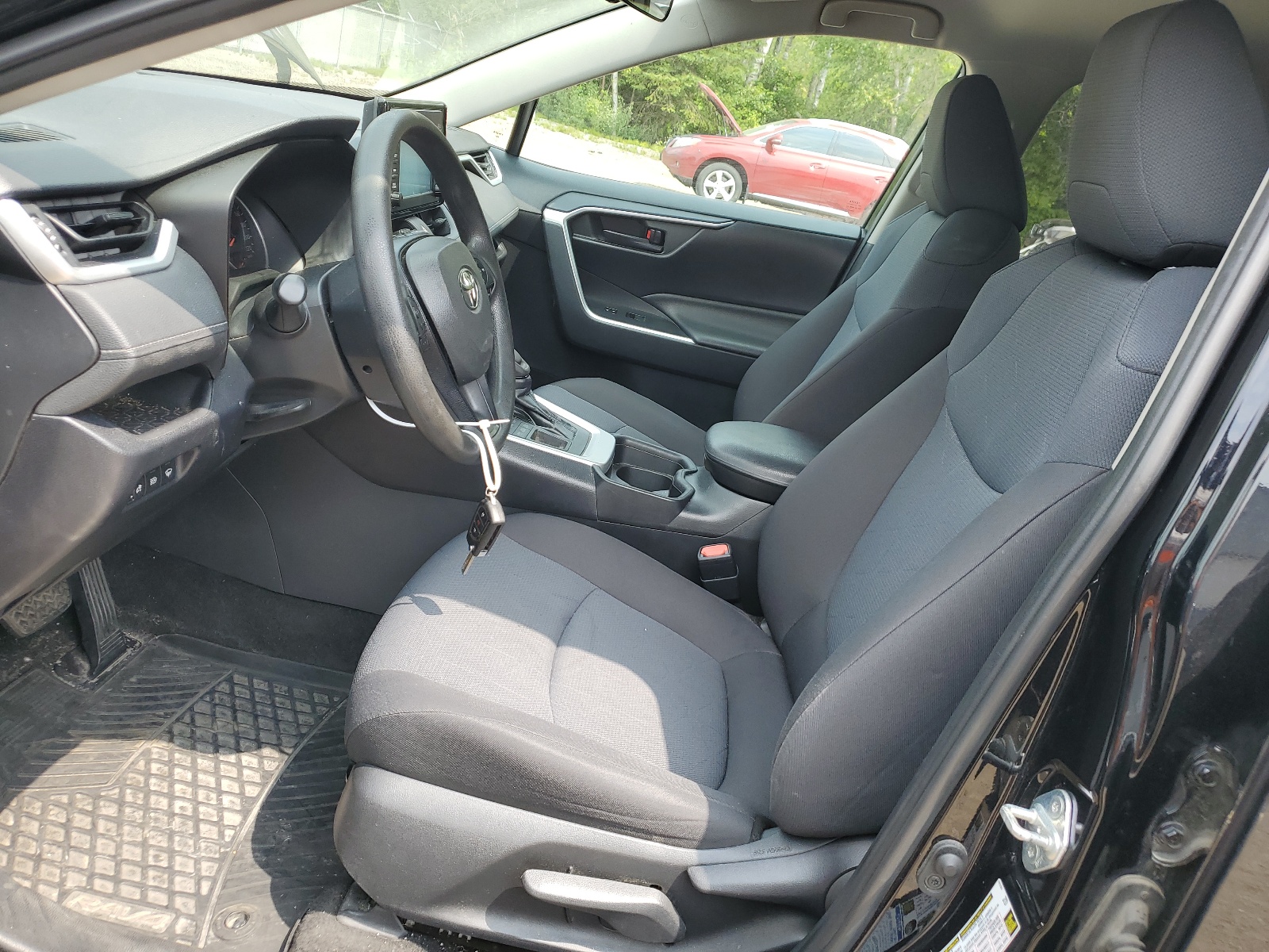 2T3B1RFV2KW031035 2019 Toyota Rav4 Le