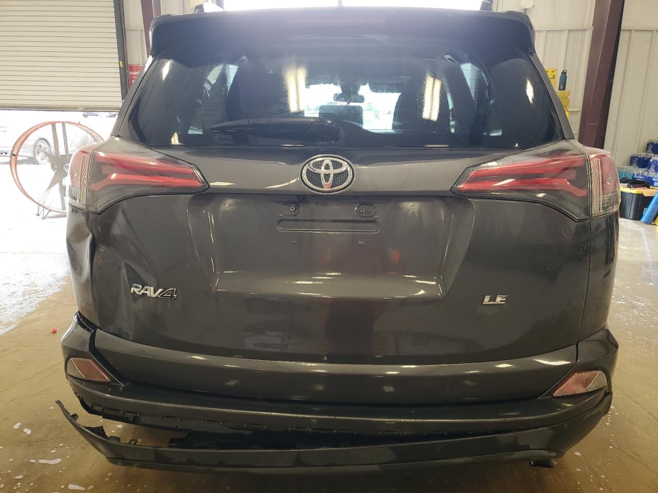 JTMZFREV7HJ702076 2017 Toyota Rav4 Le