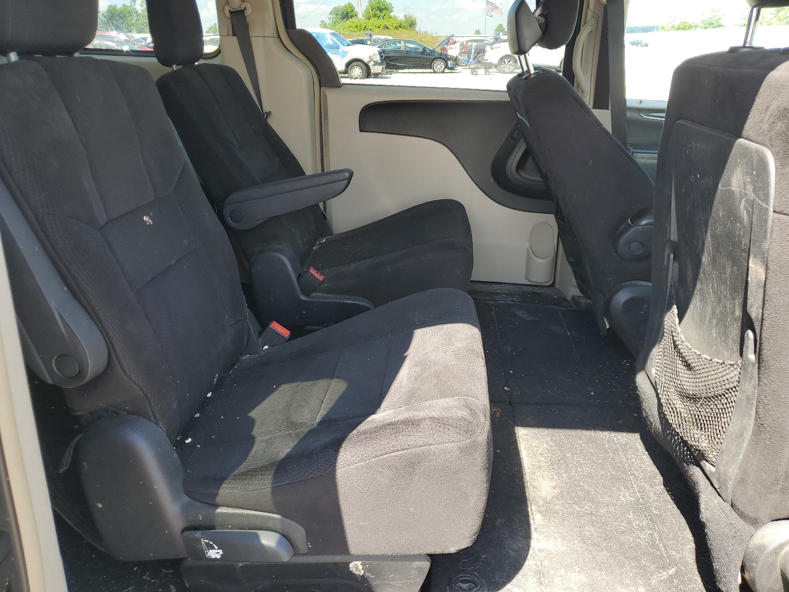 2A4RR5DG2BR610678 2011 Chrysler Town & Country Touring