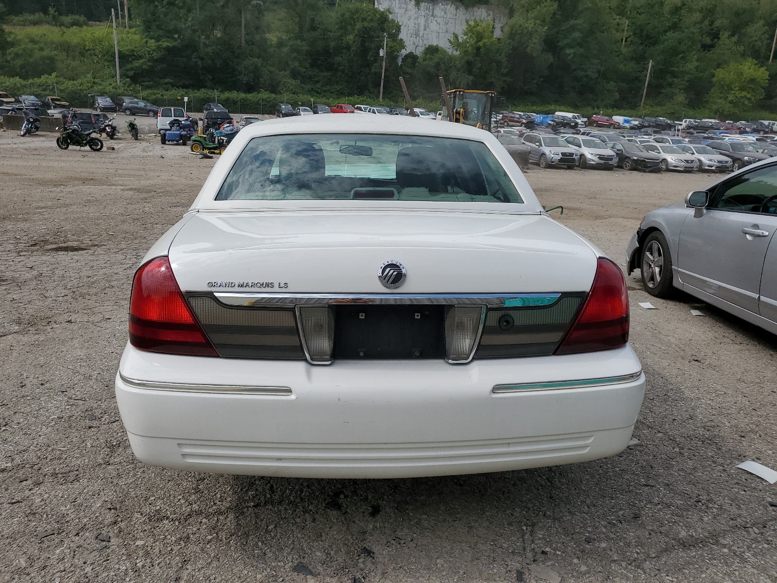 2MEBM7FV8BX610322 2011 Mercury Grand Marquis Ls