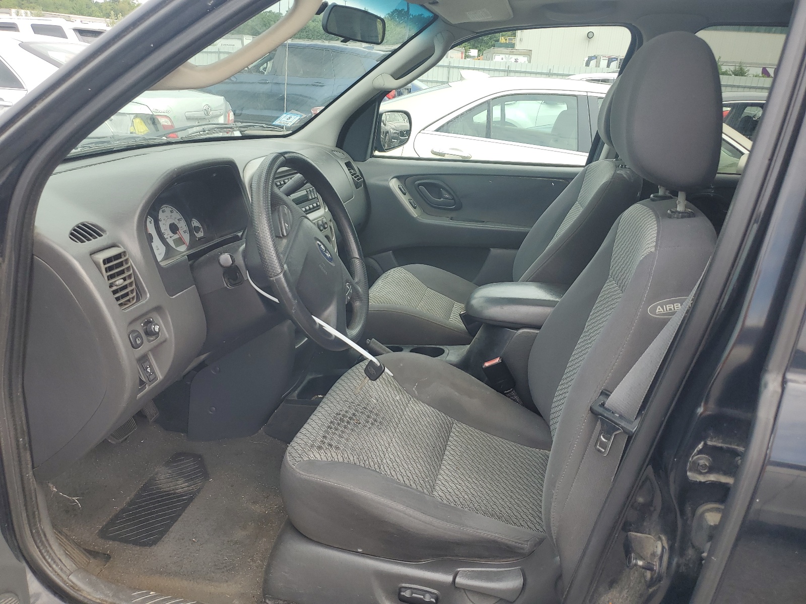 1FMCU93104KB08117 2004 Ford Escape Xlt