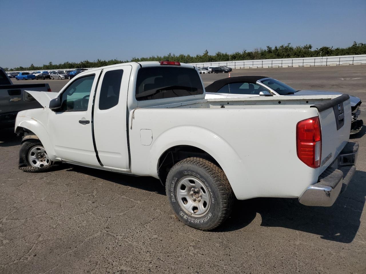 2014 Nissan Navara (Frontier) - Image 2