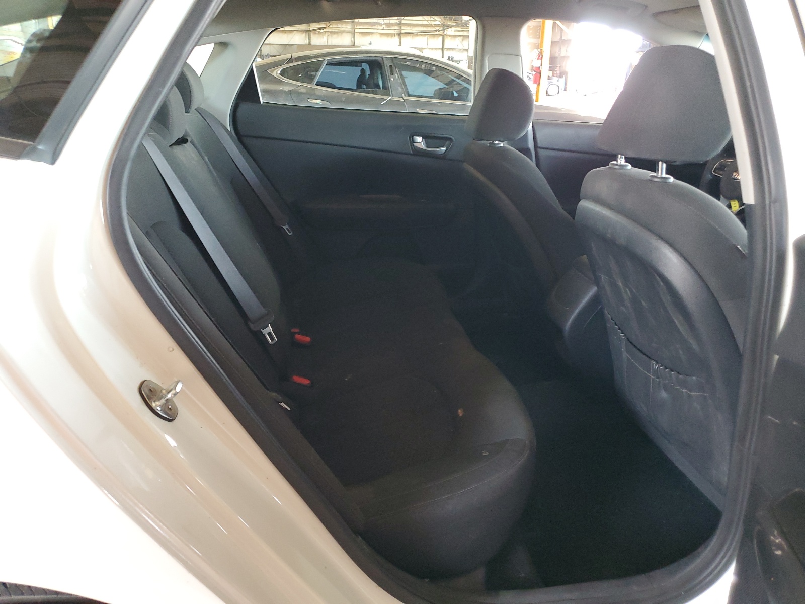 KNAGT4L36J5200529 2018 Kia Optima Lx