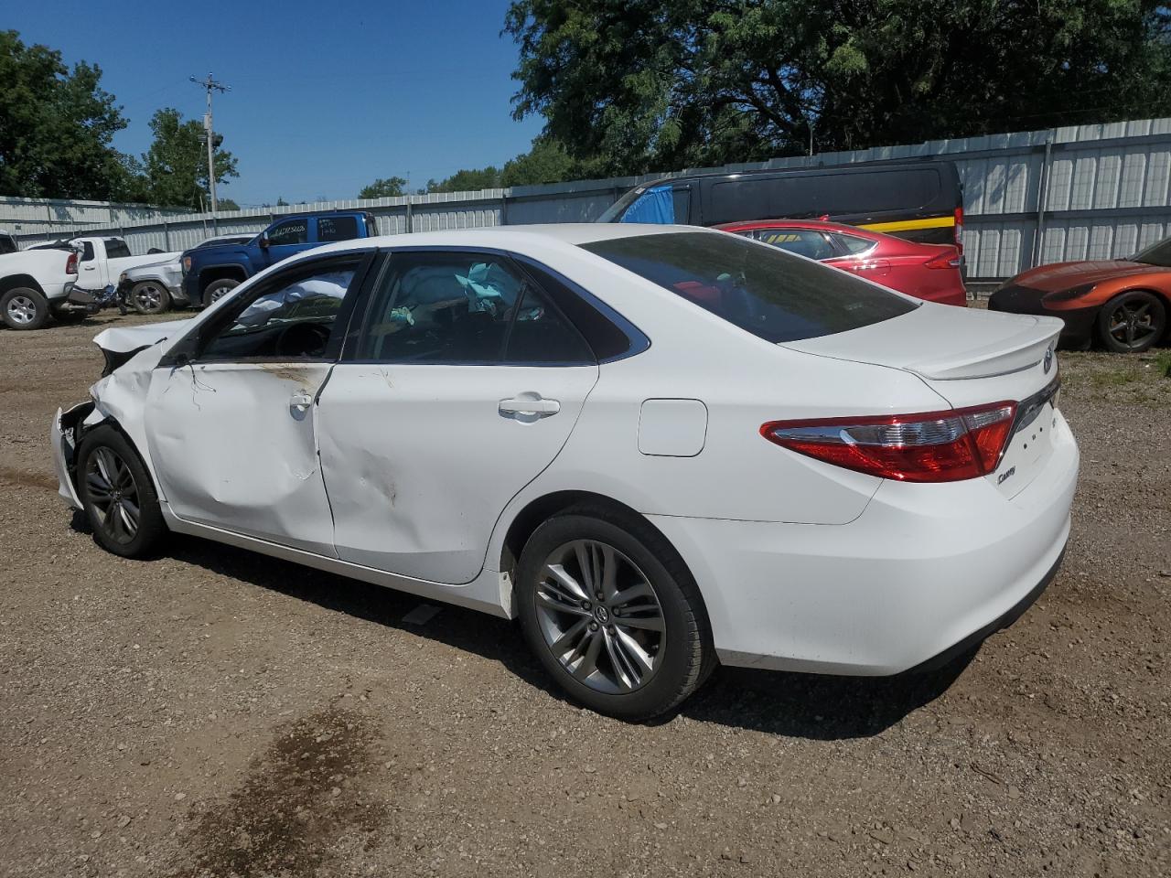 4T1BF1FK9HU311674 2017 TOYOTA CAMRY - Image 2