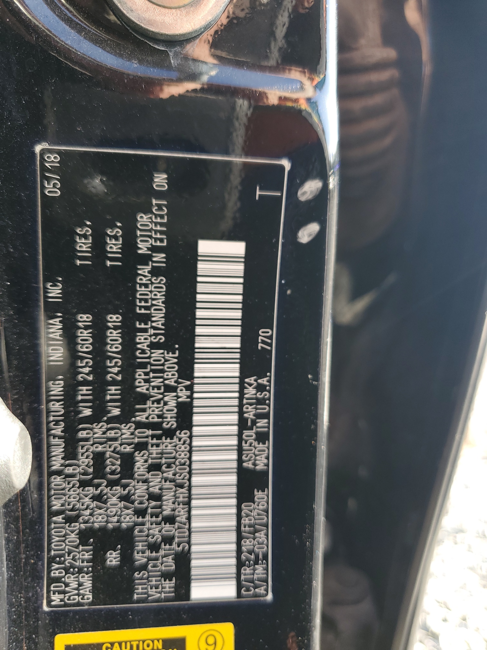 5TDZARFHXJS038856 2018 Toyota Highlander Le