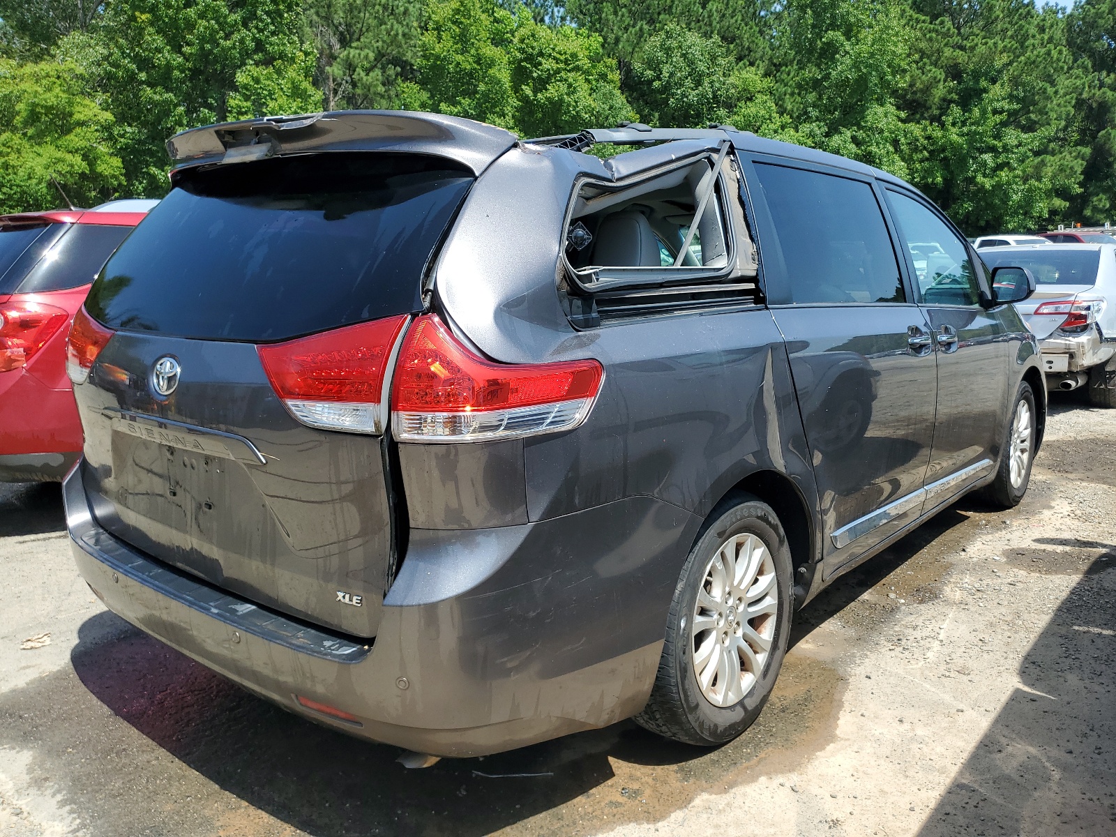 2013 Toyota Sienna Xle vin: 5TDYK3DC1DS389088