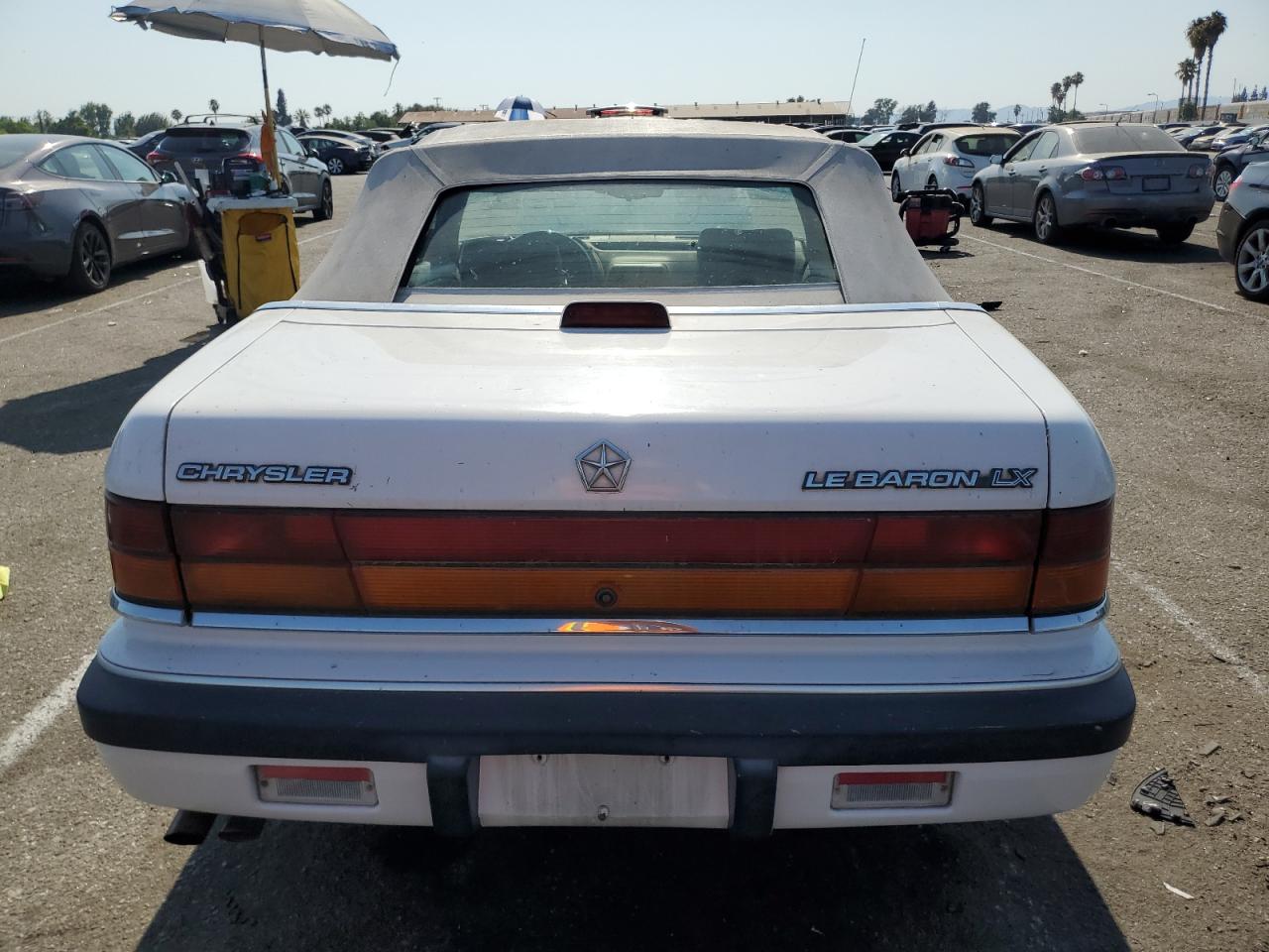 1993 Chrysler Lebaron Lx VIN: 1C3XU553XPF530524 Lot: 64102864