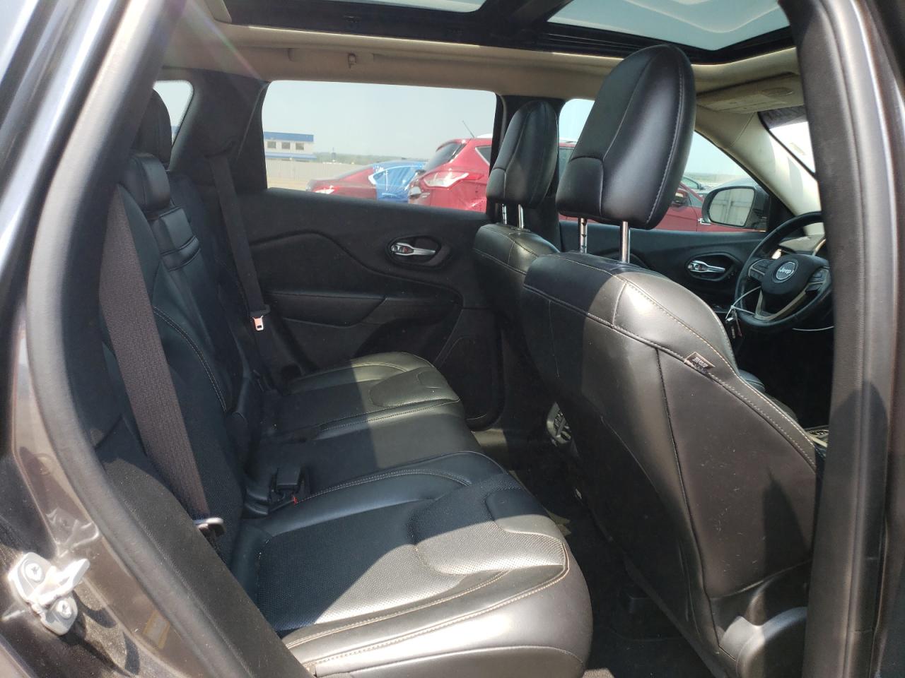 2015 Jeep Grand Cherokee - Image 11