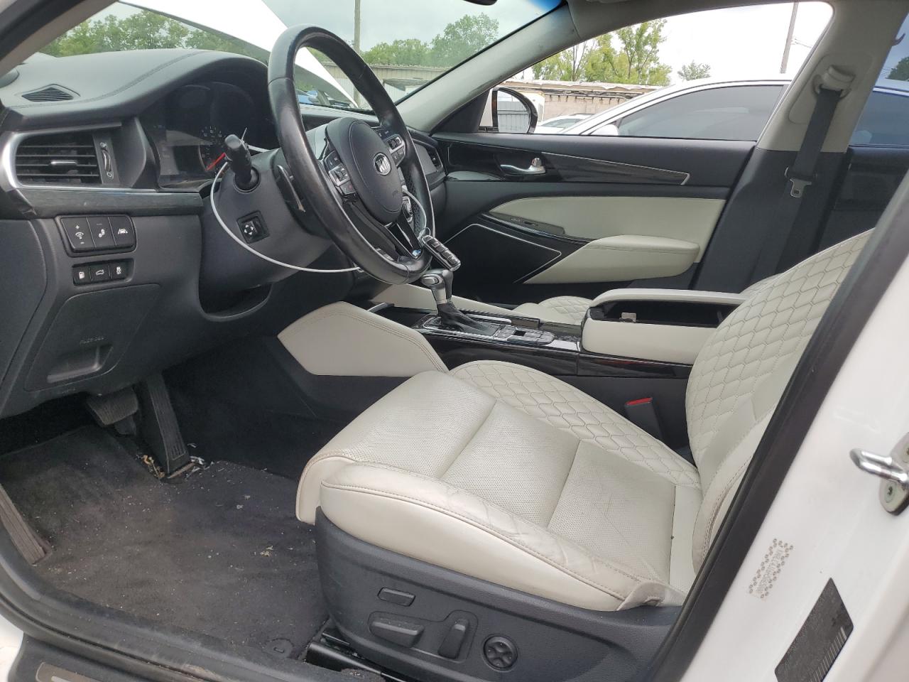 2017 Kia Cadenza Premium VIN: KNALC4J16H5065000 Lot: 64159704