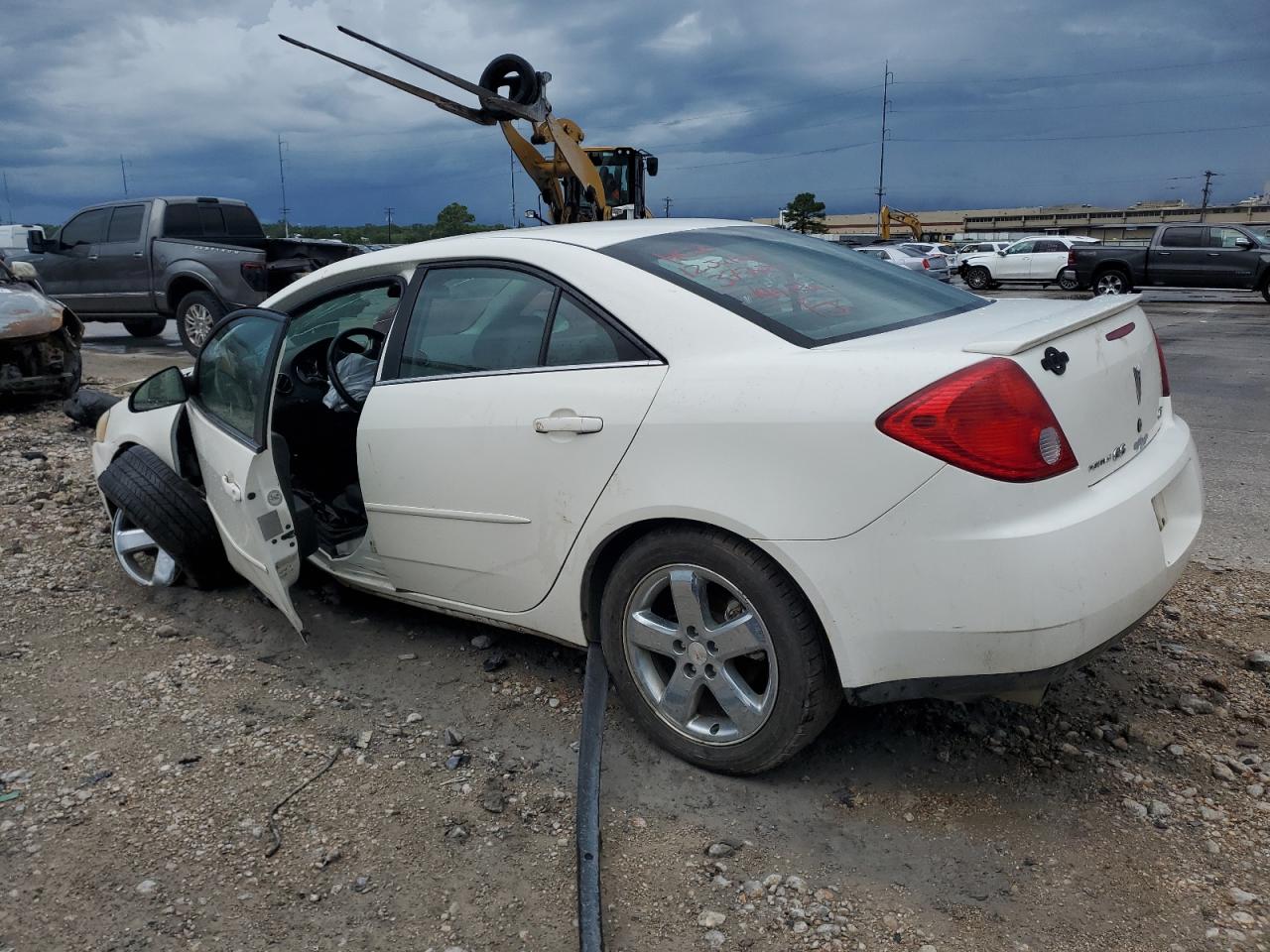 2007 Pontiac G6 - Image 2