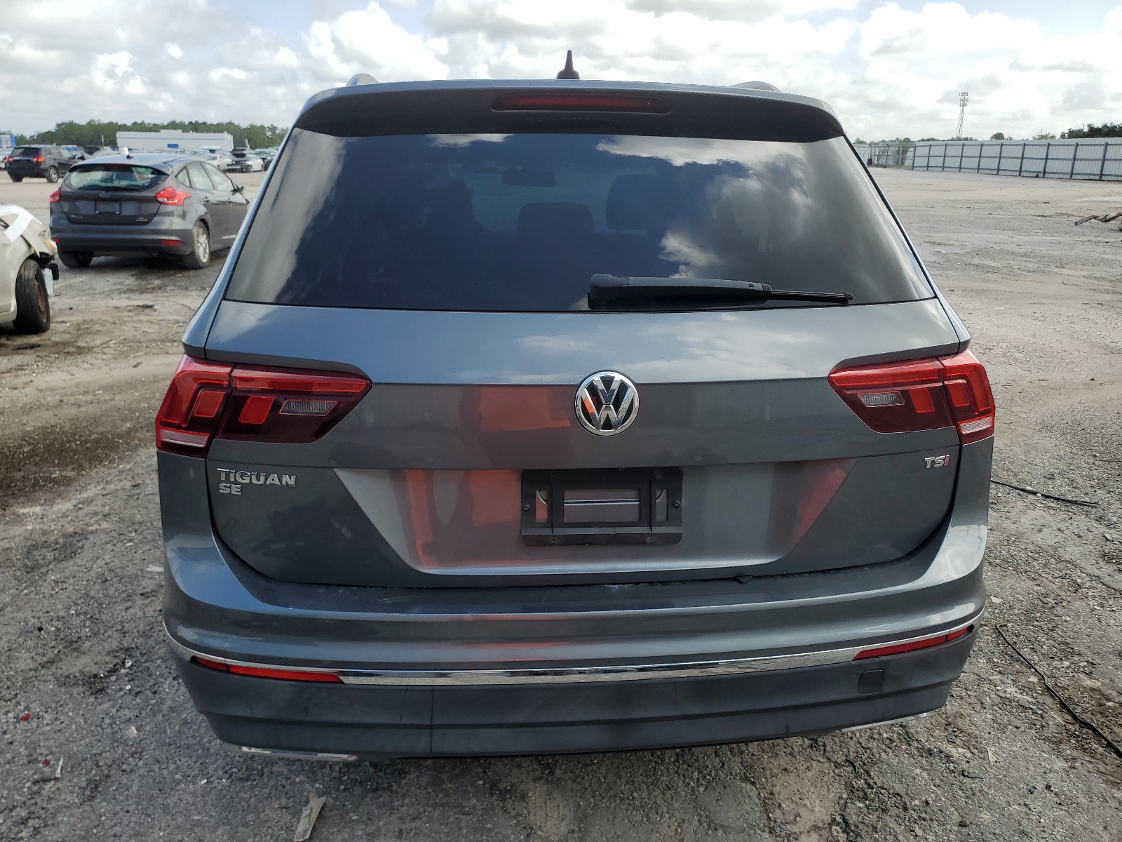 3VV3B7AX8JM182977 2018 Volkswagen Tiguan Se