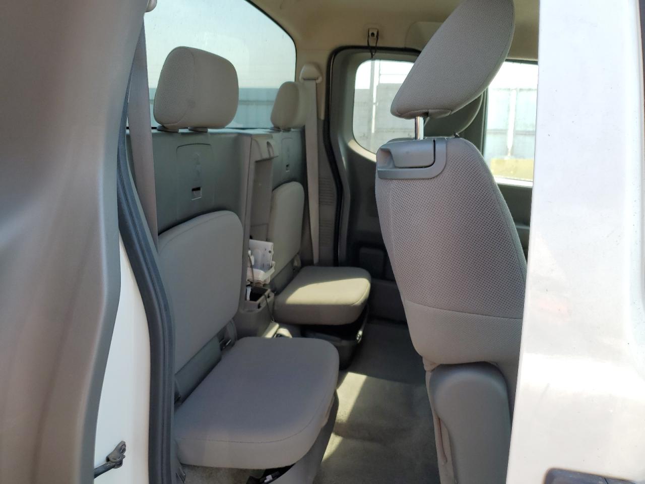 2014 Nissan Navara (Frontier) - Image 10