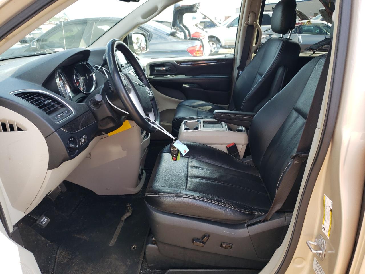 2016 Chrysler Town & Country Touring VIN: 2C4RC1BG3GR305779 Lot: 63243864