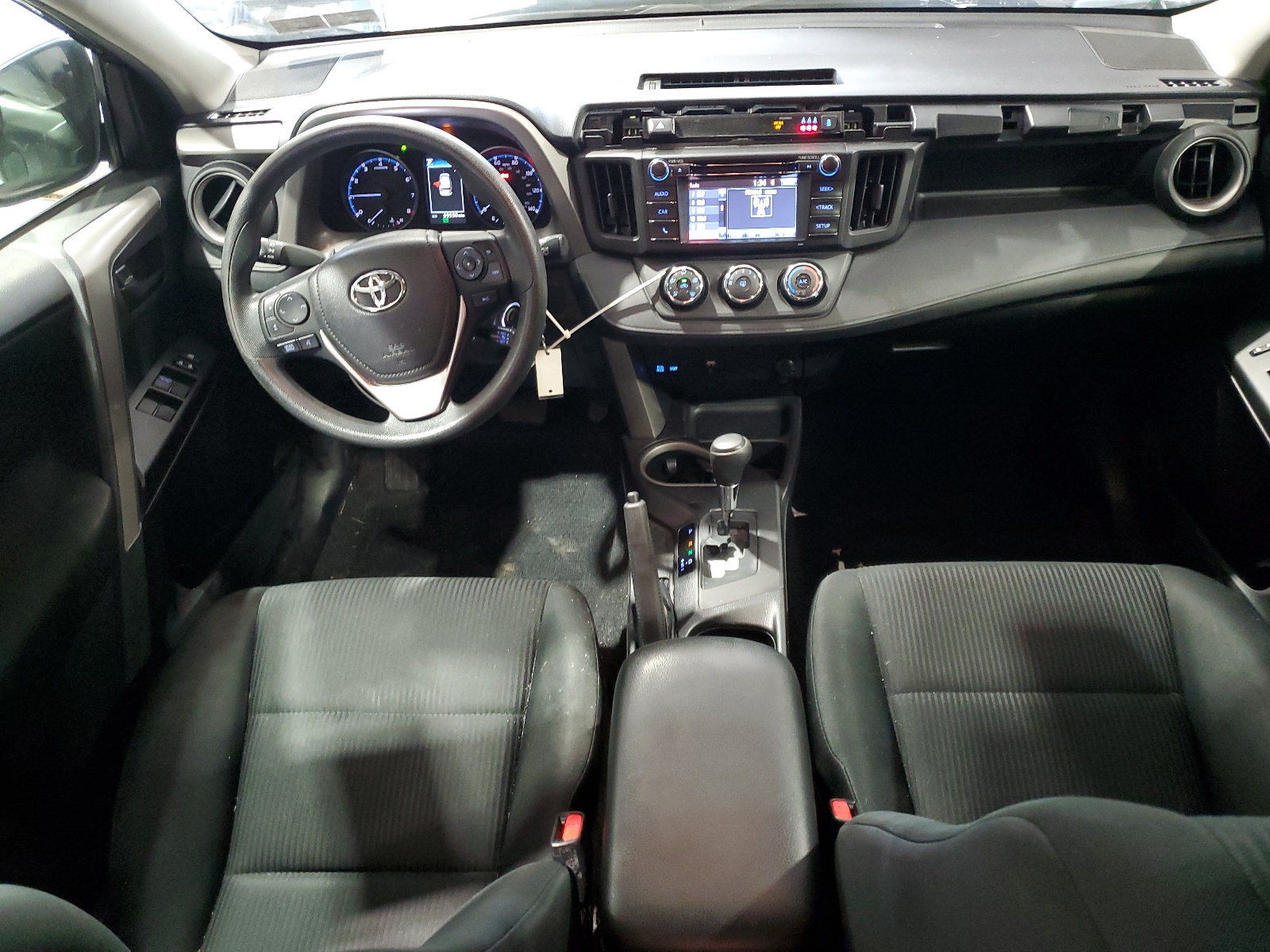 2T3BFREVXJW856368 2018 Toyota Rav4 Le