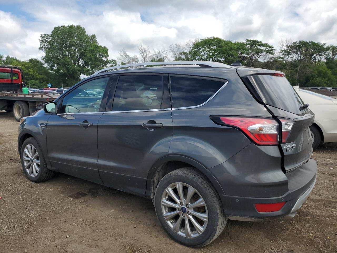 VIN 1FMCU0J90JUB48329 2018 FORD ESCAPE no.2